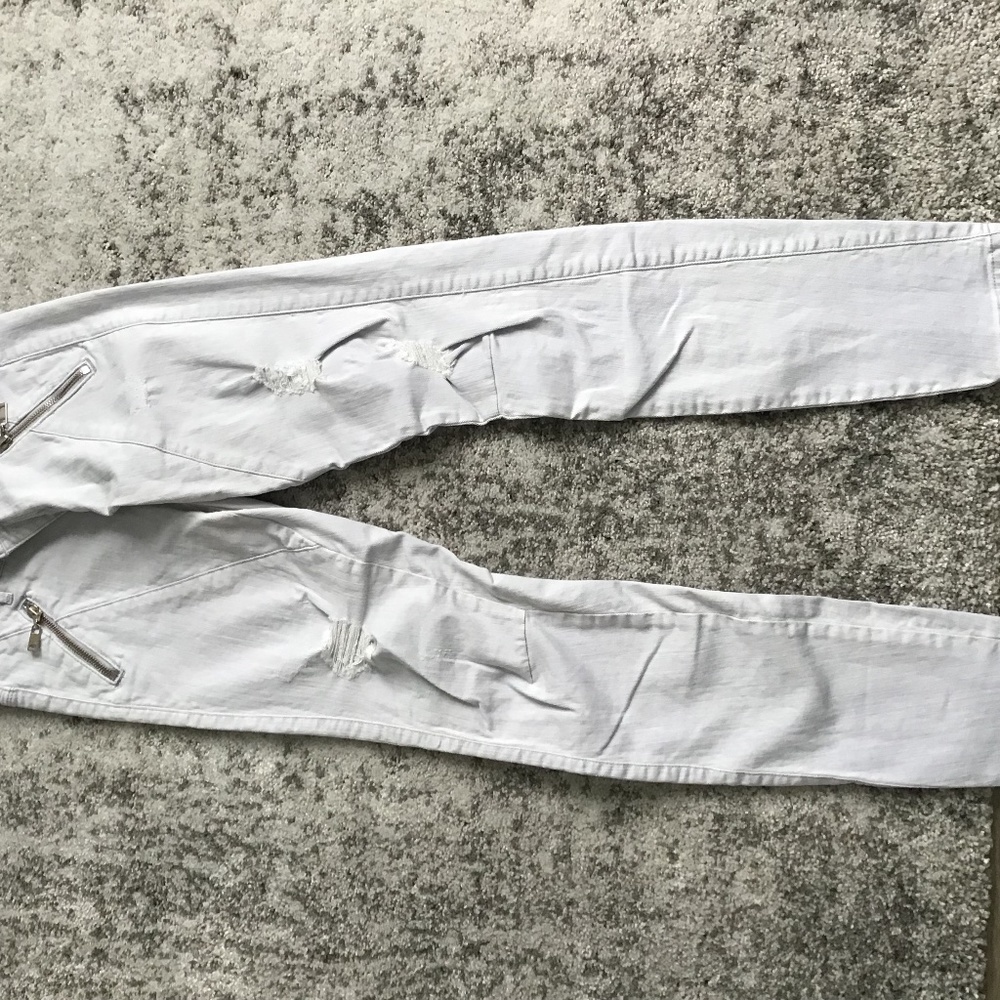 Women’s guess skinny jeans. Size 27. Colour Lilac